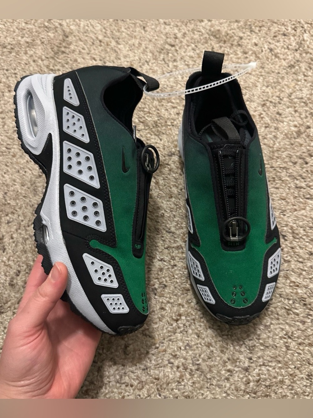 NWOT NIKE AIR MAX SNEAKERS